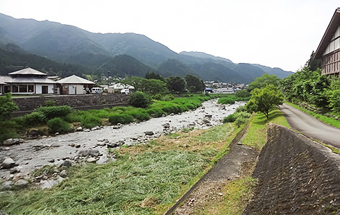 鮎釣りもできる清流・加子母川