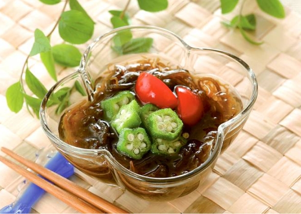 もずくを食べてサンゴが育つ海づくり